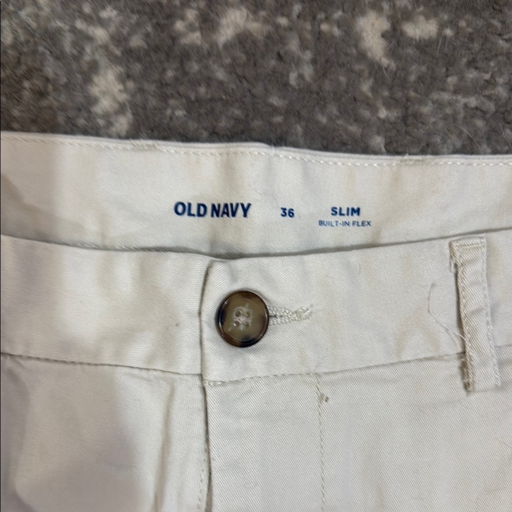 Old Navy Men's Light Tan Flat Front Shorts - Picture 2 of 2